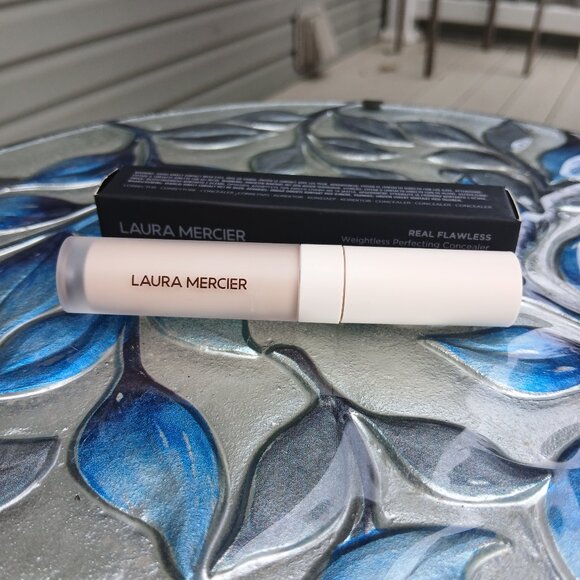Laura Mercier Real Flawless Concealer - Picture 1 of 6